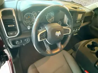 Ram 1500 2020 4x4 Big Horn 4 puertas Crew Cab 5.6 pies de bateo Pickup