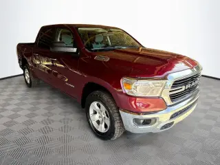 Ram 1500 2020 4x4 Big Horn 4 puertas Crew Cab 5.6 pies de bateo Pickup