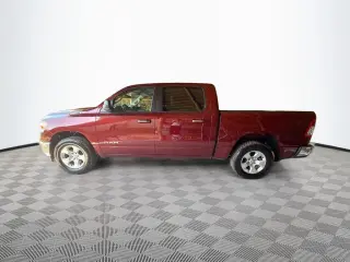 Ram 1500 2020 4x4 Big Horn 4 puertas Crew Cab 5.6 pies de bateo Pickup