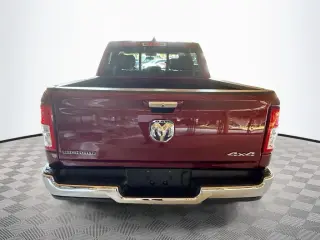 Ram 1500 2020 4x4 Big Horn 4 puertas Crew Cab 5.6 pies de bateo Pickup