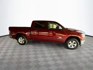 Ram 1500 2020 4x4 Big Horn 4 puertas Crew Cab 5.6 pies de bateo Pickup