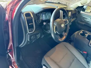 Ram 1500 2020 4x4 Big Horn 4 puertas Crew Cab 5.6 pies de bateo Pickup