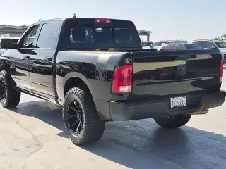 Ram 1500 Clásico 2023 4x4 SLT 4p Crew Cab 5.5 ft. SB Pickup