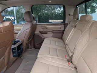Ram 1500 2019 4x4 Laramie Longhorn 4p Puerta Cabina Tripulacion 5.6 ft. SB Camioneta