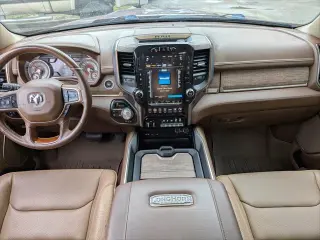 Ram 1500 2019 4x4 Laramie Longhorn 4p Puerta Cabina Tripulacion 5.6 ft. SB Camioneta