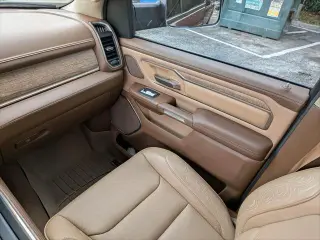 Ram 1500 2019 4x4 Laramie Longhorn 4p Puerta Cabina Tripulacion 5.6 ft. SB Camioneta