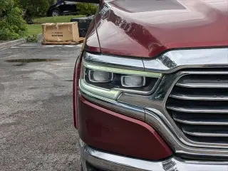 Ram 1500 2019 4x4 Laramie Longhorn 4p Puerta Cabina Tripulacion 5.6 ft. SB Camioneta