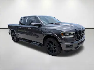 Ram 1500 2020 4x4 Laramie 4p Cab de Tripulación 5.6 ft. SB Camioneta
