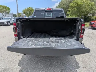 Ram 1500 2020 4x4 Laramie 4p Cab de Tripulación 5.6 ft. SB Camioneta
