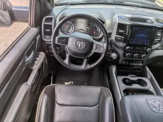 Ram 1500 2020 4x4 Laramie 4p Cab de Tripulación 5.6 ft. SB Camioneta