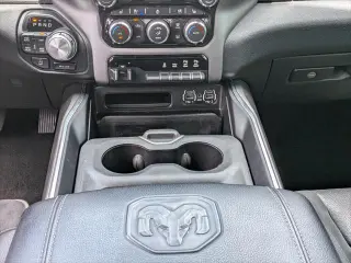 Ram 1500 2020 4x4 Laramie 4p Cab de Tripulación 5.6 ft. SB Camioneta
