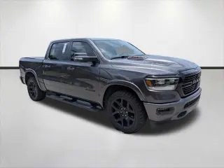 Ram 1500 2020 4x4 Laramie 4p Cab de Tripulación 5.6 ft. SB Camioneta