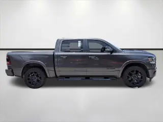 Ram 1500 2020 4x4 Laramie 4p Cab de Tripulación 5.6 ft. SB Camioneta