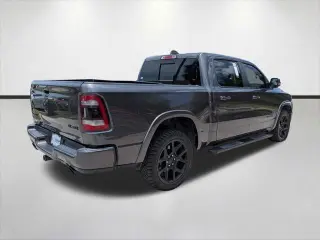 Ram 1500 2020 4x4 Laramie 4p Cab de Tripulación 5.6 ft. SB Camioneta