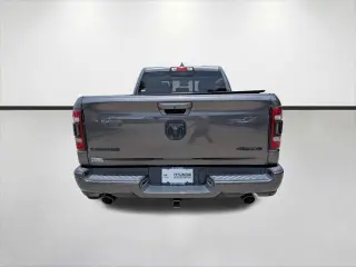 Ram 1500 2020 4x4 Laramie 4p Cab de Tripulación 5.6 ft. SB Camioneta