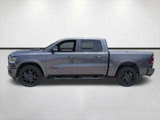 Ram 1500 2020 4x4 Laramie 4p Cab de Tripulación 5.6 ft. SB Camioneta