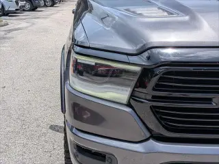 Ram 1500 2020 4x4 Laramie 4p Cab de Tripulación 5.6 ft. SB Camioneta