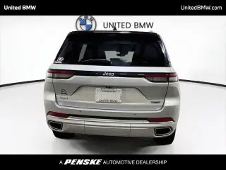Jeep Grand Cherokee 2022 4x4 Summit 4p SUV (lanzamiento de mitad de año)