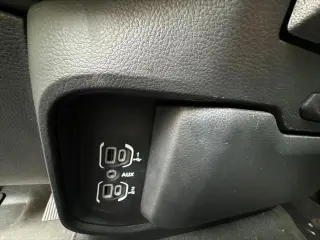 Ram 1500 2023 4x4 Tradesman 4 puertas Crew Cab pickup con tolva de 5.6 pies