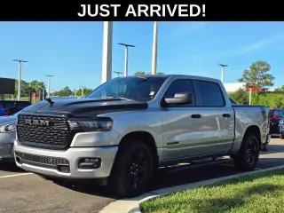 Ram 1500 2025 4x2 Tradesman 4p Cabina de tripulacion 5.6 ft. SB Camioneta
