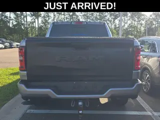 Ram 1500 2025 4x2 Tradesman 4p Cabina de tripulacion 5.6 ft. SB Camioneta