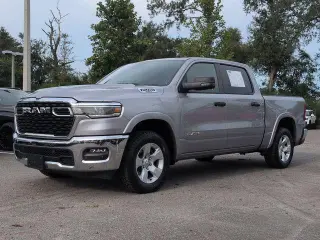 Ram 1500 2025 4x4 Big Horn cabina crew 4 puertas pickup 5.6 pies