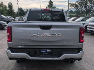 Ram 1500 2025 4x4 Big Horn cabina crew 4 puertas pickup 5.6 pies