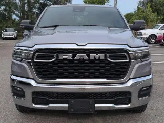 Ram 1500 2025 4x4 Big Horn cabina crew 4 puertas pickup 5.6 pies