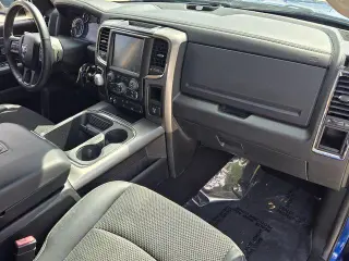 Ram 1500 2017 4x2 Sport 4dr Quad Cab 6.3 pies SB Pick Up