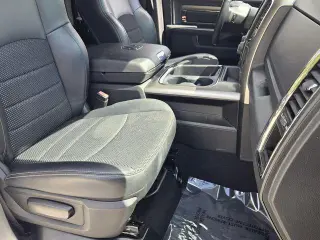 Ram 1500 2017 4x2 Sport 4dr Quad Cab 6.3 pies SB Pick Up