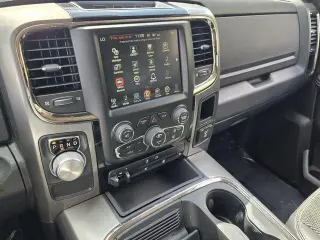 Ram 1500 2017 4x2 Sport 4dr Quad Cab 6.3 pies SB Pick Up