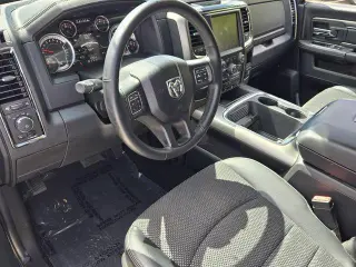 Ram 1500 2017 4x2 Sport 4dr Quad Cab 6.3 pies SB Pick Up