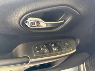 Jeep Cherokee 2019 Latitude Plus 4dr SUV