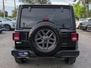 Jeep Wrangler 2024 4x4 Sport SUV 4 puertas
