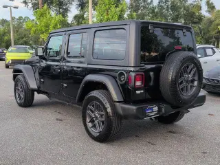 Jeep Wrangler 2024 4x4 Sport SUV 4 puertas