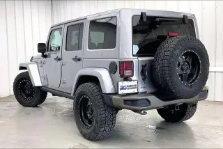 Jeep Wrangler Unlimited 2017 4x4 Sahara SUV de 4 puertas