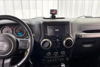 Jeep Wrangler Unlimited 2017 4x4 Sahara SUV de 4 puertas