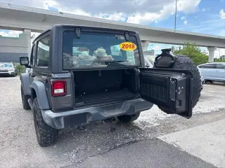 Jeep Wrangler 2018 4x4 Sport 2p SUV (versión de mitad de año)
