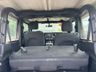 Jeep Wrangler 2018 4x4 Sport 2p SUV (versión de mitad de año)