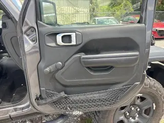 Jeep Wrangler 2018 4x4 Sport 2p SUV (versión de mitad de año)