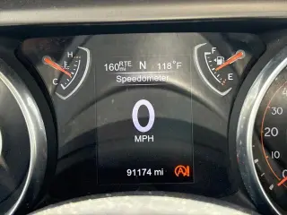 Jeep Wrangler 2018 4x4 Sport 2p SUV (versión de mitad de año)