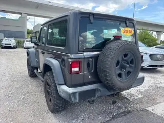 Jeep Wrangler 2018 4x4 Sport 2p SUV (versión de mitad de año)