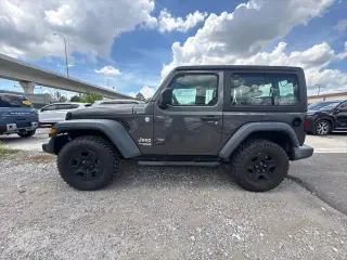 Jeep Wrangler 2018 4x4 Sport 2p SUV (versión de mitad de año)