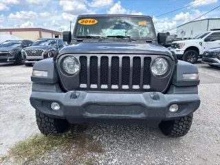 Jeep Wrangler 2018 4x4 Sport 2p SUV (versión de mitad de año)