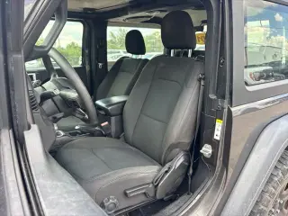Jeep Wrangler 2018 4x4 Sport 2p SUV (versión de mitad de año)
