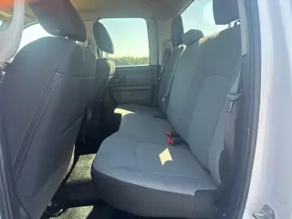 Ram 1500 Classic 2021 4x2 Tradesman Cabina Quad de 4 puertas y batea de 6.3 pies
