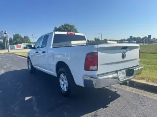 Ram 1500 Classic 2021 4x2 Tradesman Cabina Quad de 4 puertas y batea de 6.3 pies