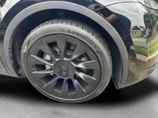 Tesla Model Y 2024 AWD 4dr Crossover