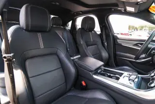 Jaguar XF 2023 AWD P300 R-Dynamic SE 4dr Sedán