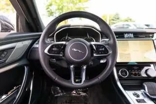 Jaguar XF 2023 AWD P300 R-Dynamic SE 4dr Sedán